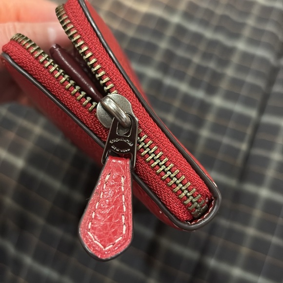 Coach Minnie Mouse Slim Zip Wallet red new NWOT Disney never used no box pebble - Picture 4 of 13